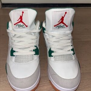 Never Worn Air Jordan 4 ‘Pine Green’ White and Green Sneakers